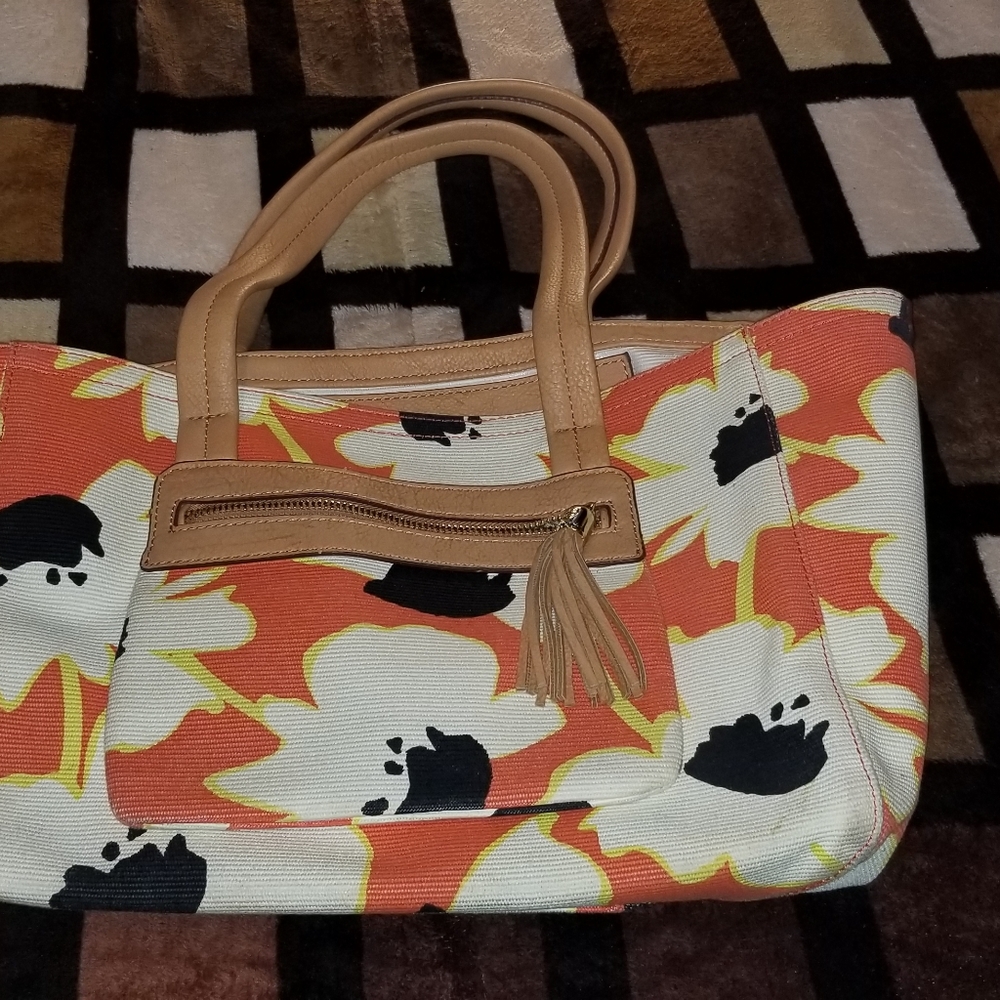 Relic white bag flowering medium size.